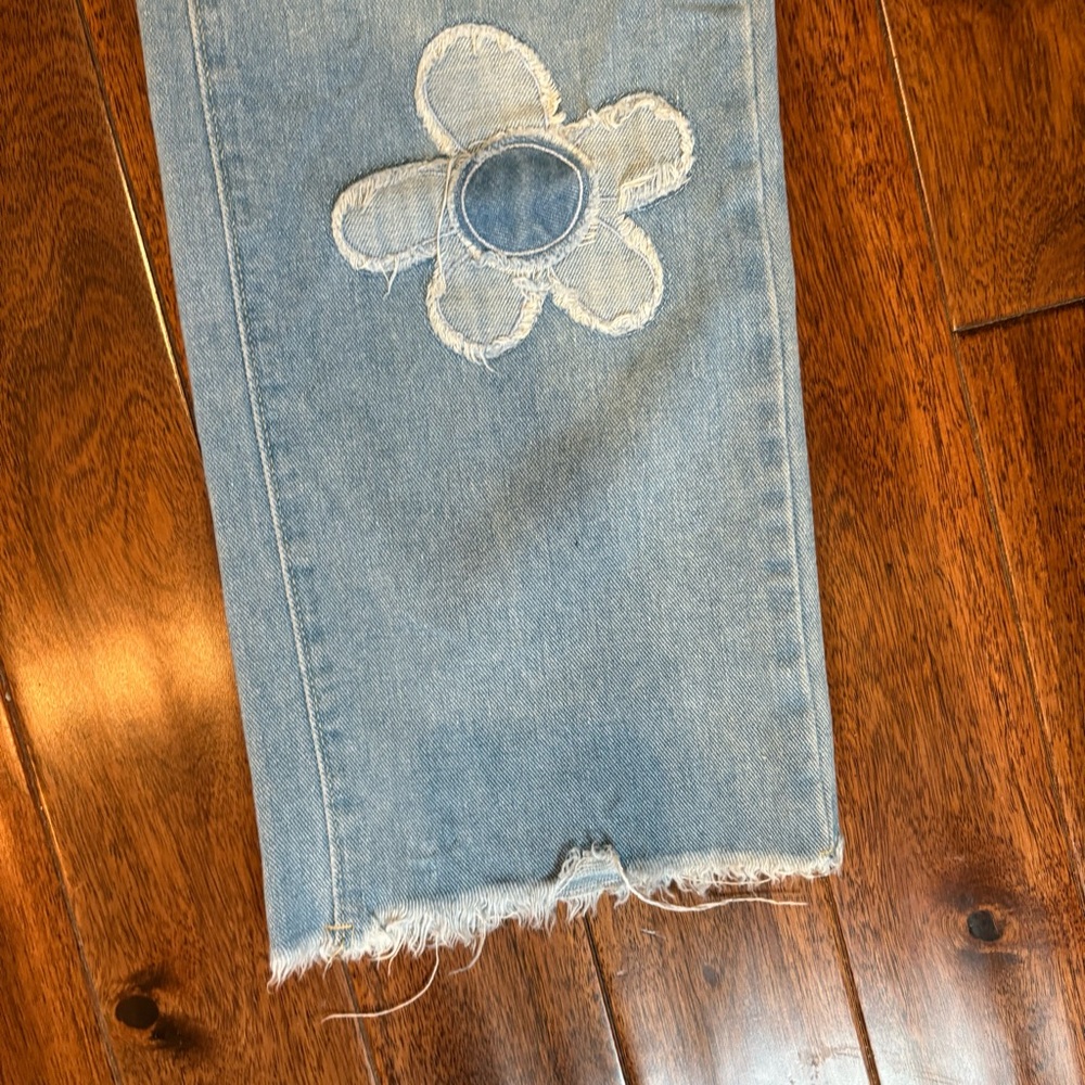 Denim Floral Appliquéd Jeans Raw Hem - Picture 5 of 12